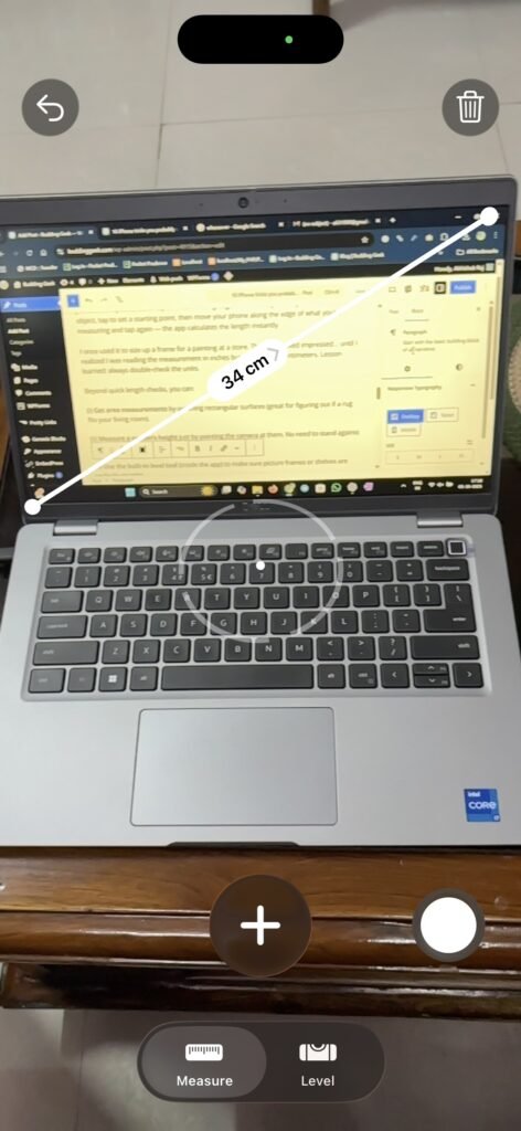 Measuring app in action - measure length of laptop screen